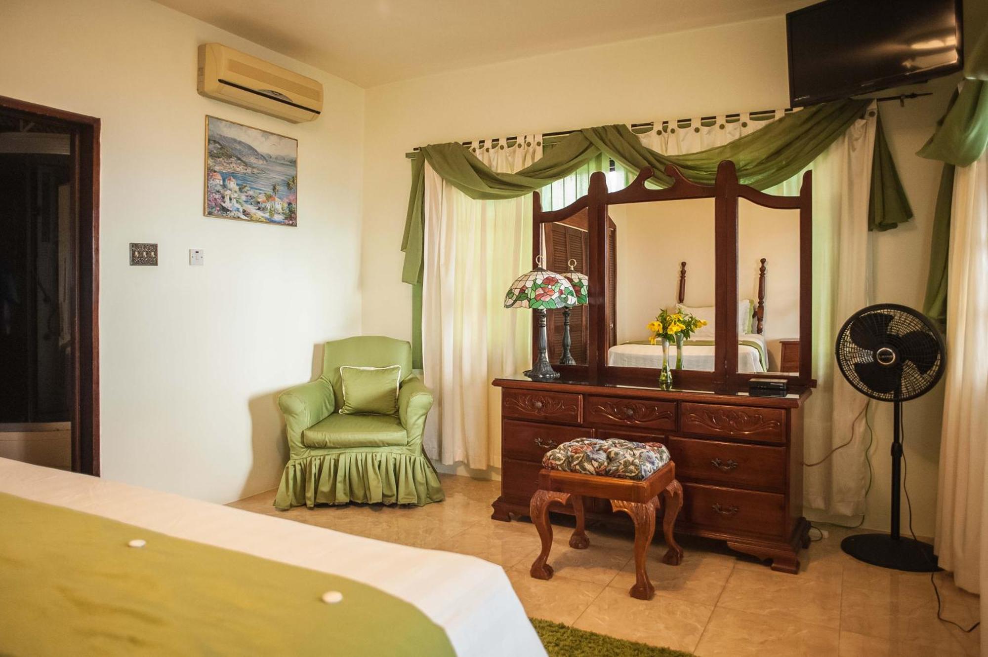 Clarridge View Guesthouse Montego Bay Buitenkant foto