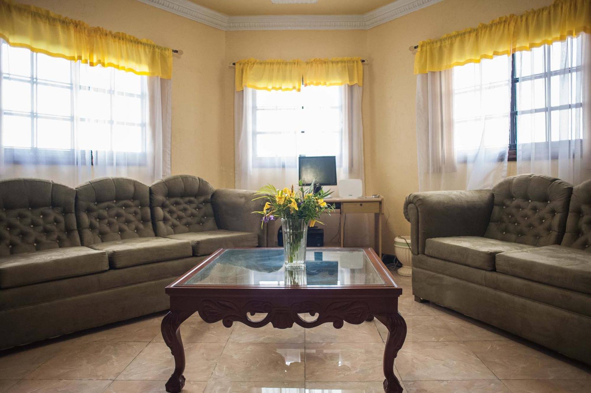 Clarridge View Guesthouse Montego Bay Buitenkant foto