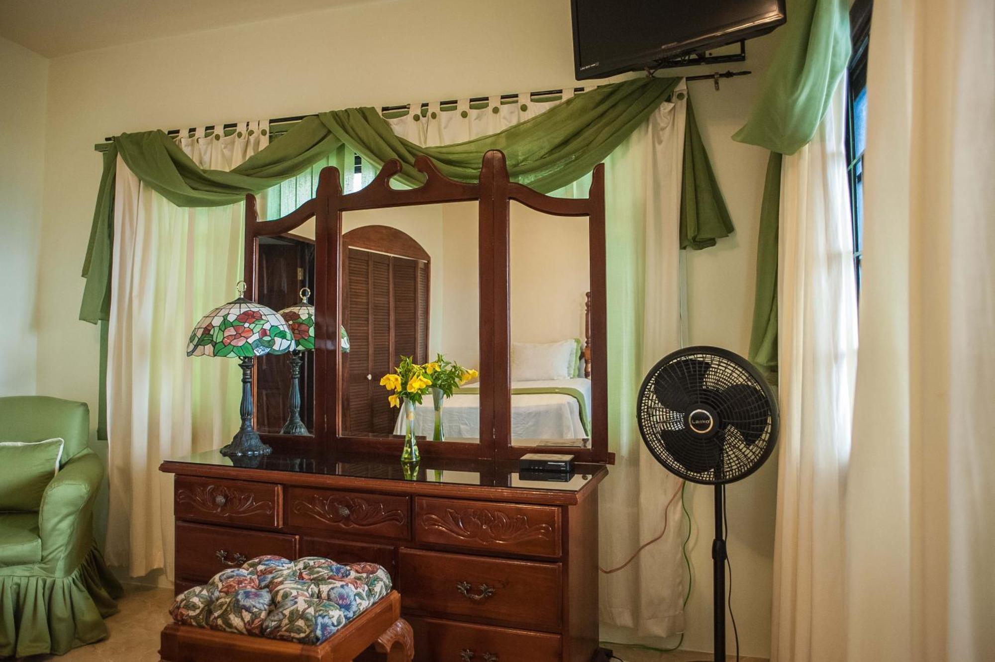 Clarridge View Guesthouse Montego Bay Buitenkant foto
